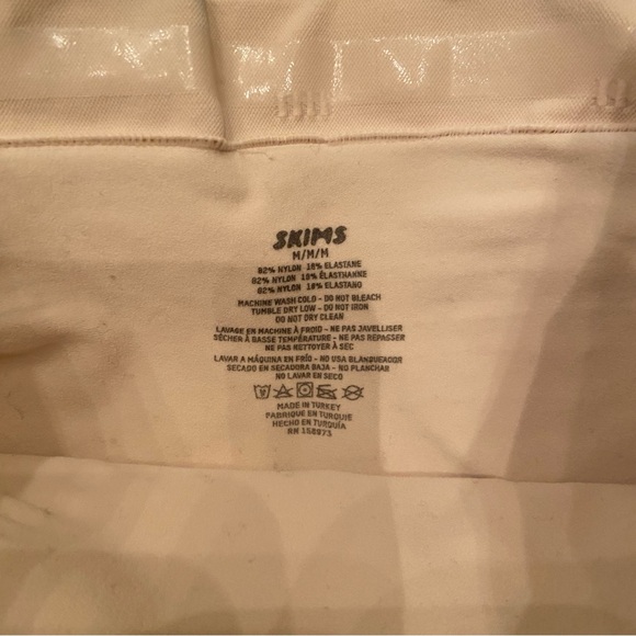 SKIMS Mid-waist Brief - Picture 6 of 13